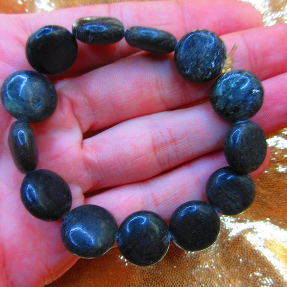 Amphibolite Coins 7" Stretchy Gemstone Bracelet - Picture 1 of 3